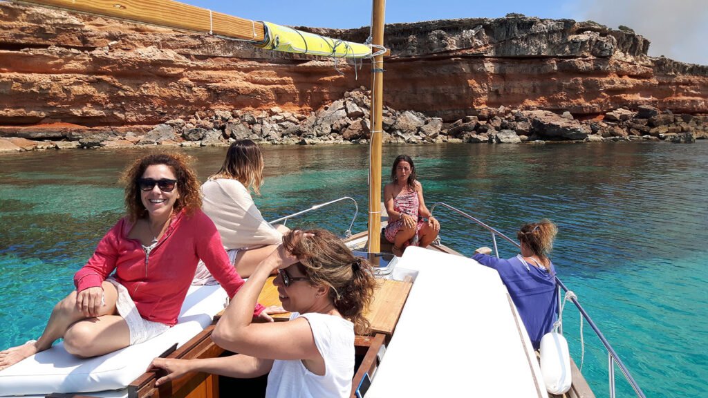 Clientes satisfechos de las actividades en formentera ofrecidas por sa barca de formentera