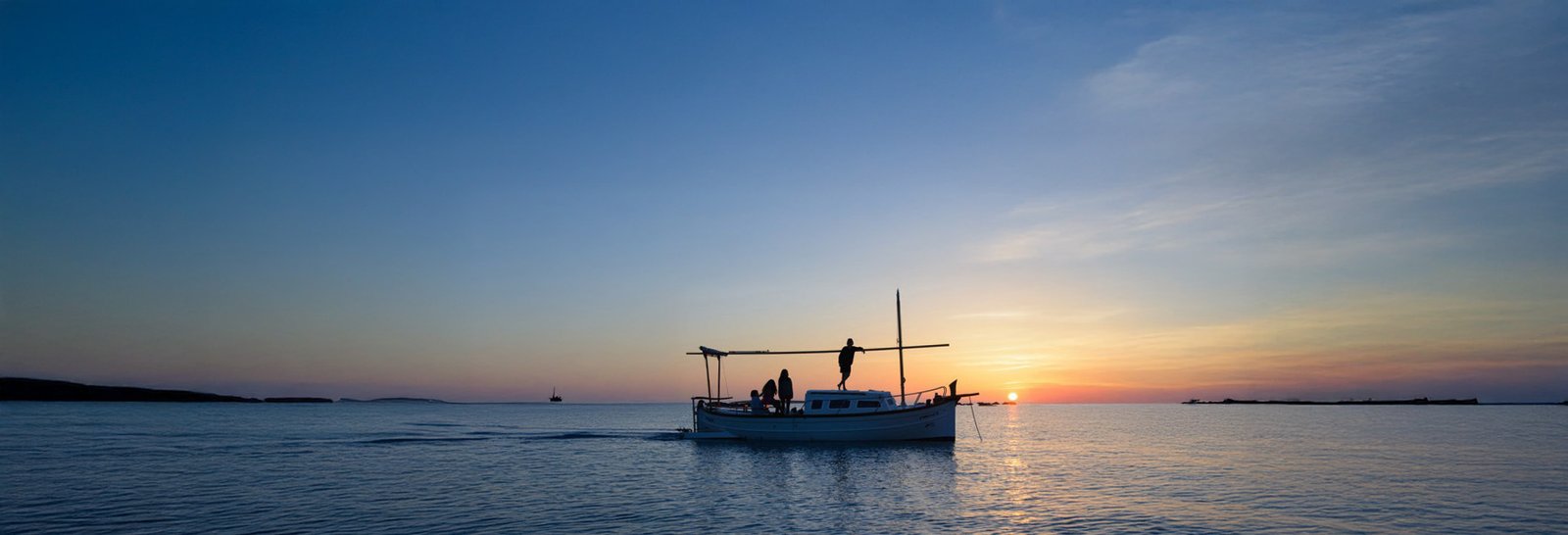 puesta de sol sa barca de formentera home